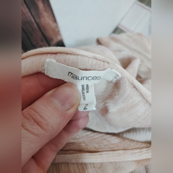 2 for$25! Maurices Elegant Cream and Tan Women's Top Size 2 - Picture 6 of 6